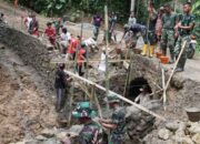 Pembuatan Pondasi Plat Beton Jembatan TMMD Reguler ke-128 Kodim 0702/Purbalingga