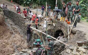 Pembuatan Pondasi Plat Beton Jembatan TMMD Reguler ke-128 Kodim 0702/Purbalingga