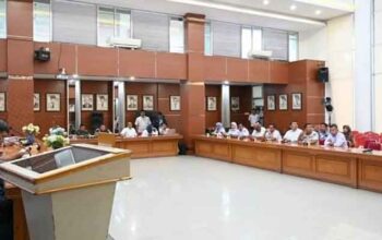 Rapat koordinasi persiapan pelaksanaan Pacu Kuda Wisata Derby Bukittinggi-Agam 2026, di Aula Balaikota Bukittinggi