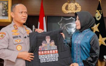 Rezka Oktoberia Dinobatkan Sebagai Sahabat Kapolda Sumbar