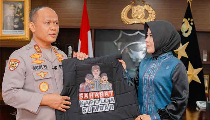 Rezka Oktoberia Dinobatkan Sebagai Sahabat Kapolda Sumbar