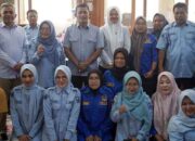 Hadiri Silaturahmi Dinas Lingkungan Hidup, Bupati Solok Serahkan APD kepada Petugas Pengelola Sampah