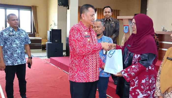 Wakil Wali Kota, Elzadaswarman saat membuka Sosialisasi Penilaian Maladministrasi Penyelenggaraan Pelayanan Publik Tahun 2026 di Aula Jos Rizal Zain, Balaikota Payakumbuh