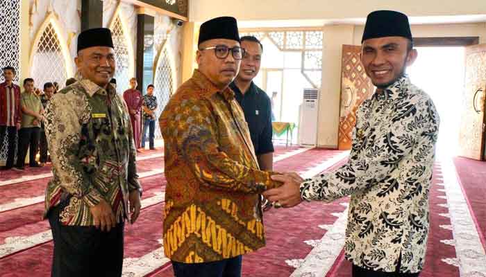 Wako Hendri Arnis Lantik Pengurus Badan Pengelola Islamic Centre Padang Panjang