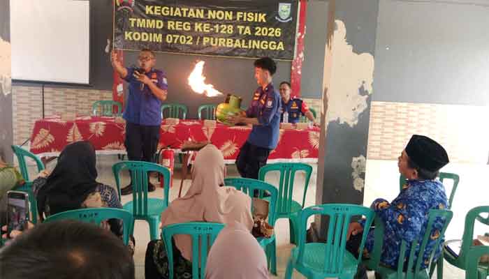 Warga Desa Kasih Dibekali Cara Aman Pasang Regulator Gas dalam program tmmd ke-128