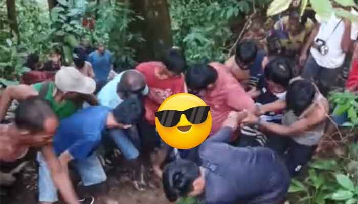 Masyarakat Pangkalan Koto Baru angkat jenazah yang diduga tenggelam di Air Terjun Lubuak Tagaru