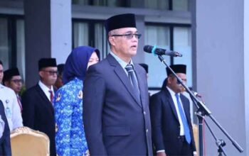 Sekretaris Daerah Kota Payakumbuh, Rida Ananda bertindak sebagai inspektur upacara Peringatan Hari Otonomi Daerah 2026