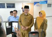 Gubernur Sumbar, Mahyeldi saat menyambut kunjungan tim Asian Infrastructure Investment Bank (AIIB), Kementerian Kesehatan RI, dan Bappenas dalam rangka peninjauan lapangan Proyek TRUST di RSUP Dr M Djamil Padang