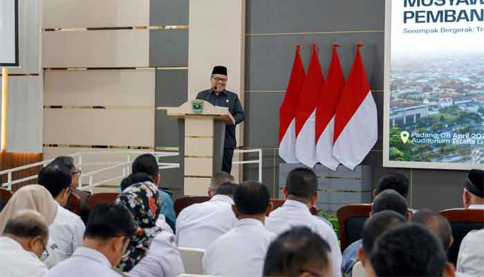 Ketua DPRD Sumbar, Muhidi berikan sambutan dalam Musrenbang RKPD Sumbar tahun 2027