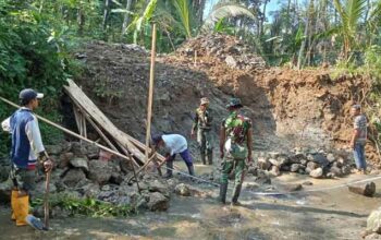 Satgas TMMD ke-128 mulai pembangunan Jembatan Garuda untuk menghubungkan di Desa Krangean dan Ponjen