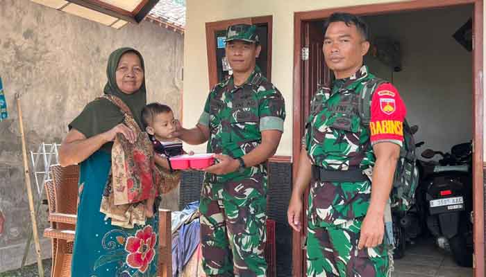 Satgas TMMD ke-123 Cegah Stunting di Krangean Lewat Pemberian Makanan Tambahan