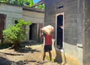 Semangat Gotong Royong Warnai Penurunan Material Program TMMD ke-128 di Desa Krangean