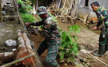Persiapan rangka besi cor untuk memperkuat struktur Pelebaran Jembatan TMMD ke-128 Kodim 0702/Purbalingga