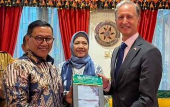 Pertemuan Wali Kota Bukittinggi, Ramlan Nurmatias dengan Duta Besar Belanda untuk Indonesia, Marc Gerritsen dalam rangka menyukseskan peringatan 100 Tahun Jam Gadang
