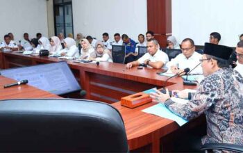 Wali Kota Payakumbuh, Zulmaeta memimpin rapat terkait penggunaan tambahan Transfer ke Daerah (TKD) Tahun Anggaran 2026 bersama sejumlah Kepala OPD