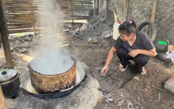 Rina, pengrajin gula aren di Desa Krangean mempunyai harapan baru terhadap TMMD ke-128