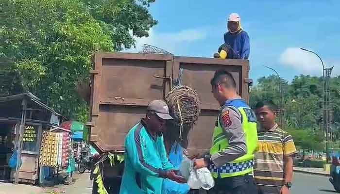 Satlantas Polres Sijunjung Rutin Laksanakan Polantas Berbagi dan Jumat Berkah