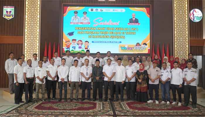 Dinas Pendidikan dan Kebudayaan Kabupaten Sijunjung menggelar sosialisasi Program Wajib Belajar 13 Tahun sekaligus pengentasan Anak Tidak Sekolah (ATS)