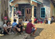 Makan siang sederhana saat jeda aktivitas pembangunan fisik TMMD Reguler ke-128 Kodim 0702/Purbalingga di Desa Krangean