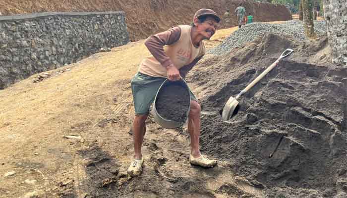 Wanto ikut dalam pembangunan Jembatan Garuda TMMD ke-128