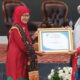 Sebanyak 3 Perempuan Inspiratif Terima Penghargaan pada Talkshow Dinas P3APPKB Bukittinggi