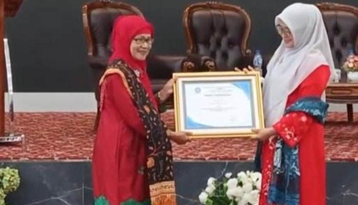 3 Perempuan Inspiratif Ini Terima Penghargaan pada Talkshow Dinas P3APPKB Bukittinggi 1 Sebanyak 3 Perempuan Inspiratif Terima Penghargaan pada Talkshow Dinas P3APPKB Bukittinggi