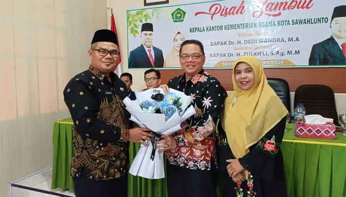 Acara Perpisahan Dedi Wandra dengan Jajaran Kemenag Kota Sawahlunto Berlangsung Penuh Haru