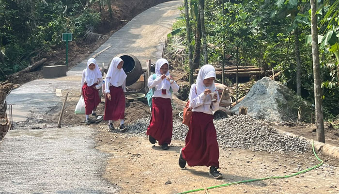 Anak-Anak Desa Krangean Kini Lebih Nyaman Pulang Sekolah