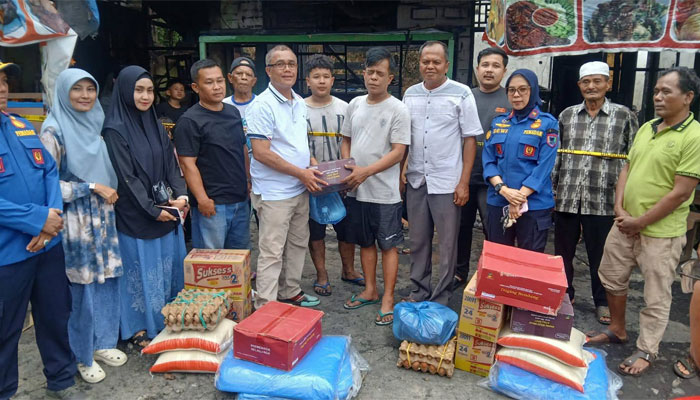 Pemko Payakumbuh Gercep Salurkan Bantuan Korban Kebakaran Tiga Ruko di Balai Panjang 1 Pemko Payakumbuh Gercep Salurkan Bantuan Korban Kebakaran Tiga Ruko di Balai Panjang