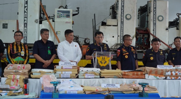 BAIS TNI dan Bea Cukai Gerebek Percetakan Pita Cukai Ilegal, Negara Selamat Ratusan Miliar 1 Bea cu