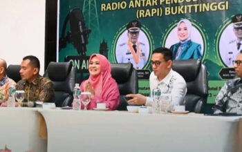Diskominfo bersama Legislator Dewi Anggraini Gelar Bimtek RAPI Kota Bukittinggi 3 Diskominfo bersama Legislator Dewi Anggraini Gelar Bimtek RAPI Kota Bukittinggi