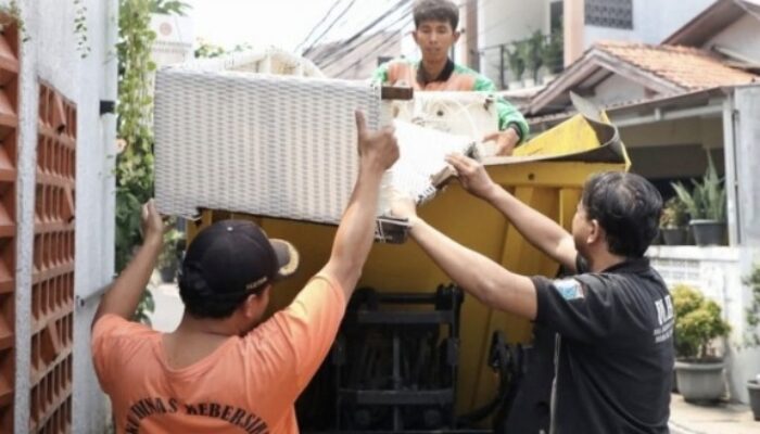 DLH DKI Buka Layanan Angkut Sampah Besar Gratis, Warga Bisa Buang Kasur dan Sofa Bekas Secara Online