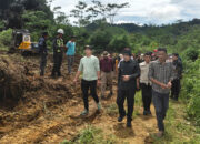 Jalan Terjal Tak Surutkan Niat Bupati Limapuluh Kota bersama Anggota DPRD Yori Anggara Sambangi Jorong Kubang Balambak