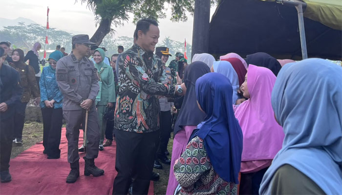 Kehadiran Bupati dan Wakil Bupati Purbalingga Mendapat Sambutan Meriah Warga Desa Krangean
