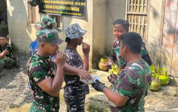 Camilan Sederhana Menjadi Pengusir Lelah Satgas TMMD ke-128 di Desa Krangean