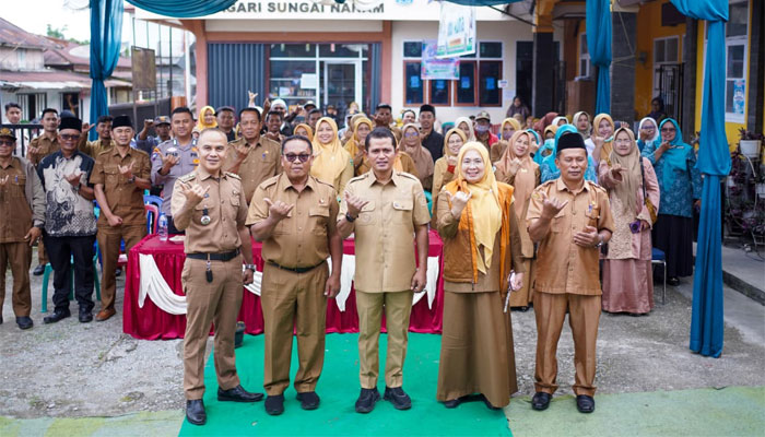 Pemkab Solok Luncurkan Program Bedah Rumah Layak Huni bagi Penderita TBC kategori Desil 1 hingga 4 1 Bupati Solok, Jon Firman Pandu hadiri Cek Kesehatan Gratis (CKG) peluncuran program Bedah Rumah Layak Huni bagi penderita TBC kategori Desil 1 hingga 4 di Kantor Walinagari Sungai Nanam, Kecamatan Lembah Gumanti,