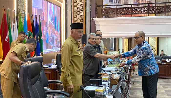 Rapat paripurna DPRD Sumbar membahas 3 Ranperda