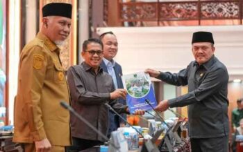 DPRD Sumbar Sahkan Ranperda Penyertaan Modal PT Jamkrida