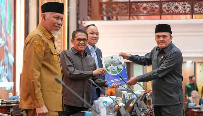 DPRD Sumbar Sahkan Ranperda Penyertaan Modal PT Jamkrida