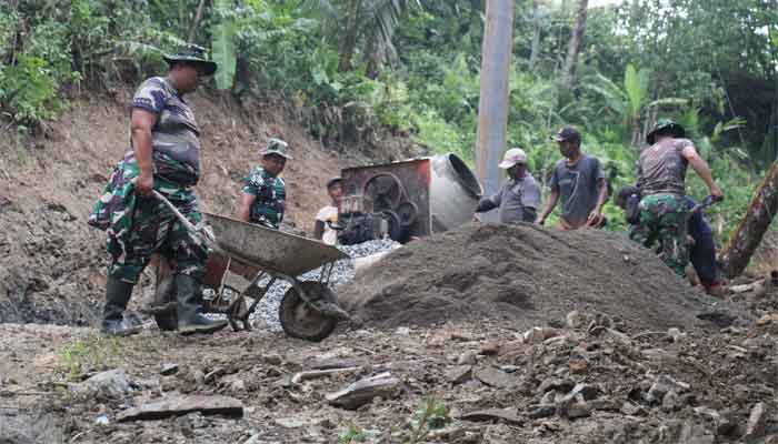 Deru Molen dan Semangat Tak Pernah Padam dalam TMMD ke-128 di Desa Krangean
