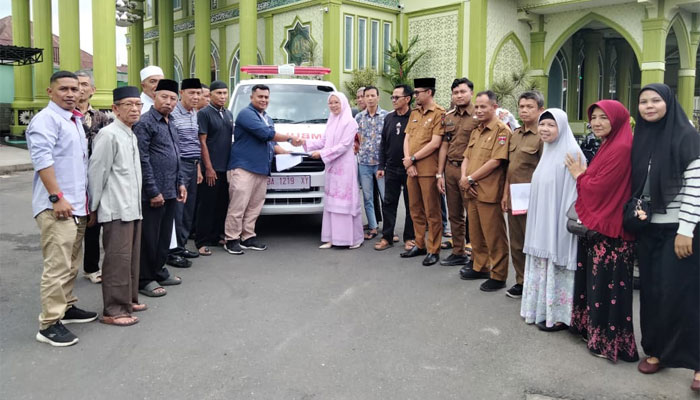 Anggota DPRD Bukittinggi Elfianis Bantu 1 Unit Mobil Siaga untuk Masjid Al Falah Tembok 1 Anggota DPRD Bukittinggi Elfianis Bantu 1 Unit Mobil Siaga untuk Masjid Al Falah Tembok