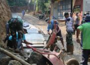 Gotong royong pembangunan TMMD ke-128 di Desa Krangean