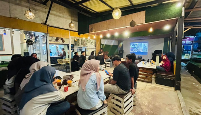 HMI Cabang Dharmasraya nonton bareng film dokumenter