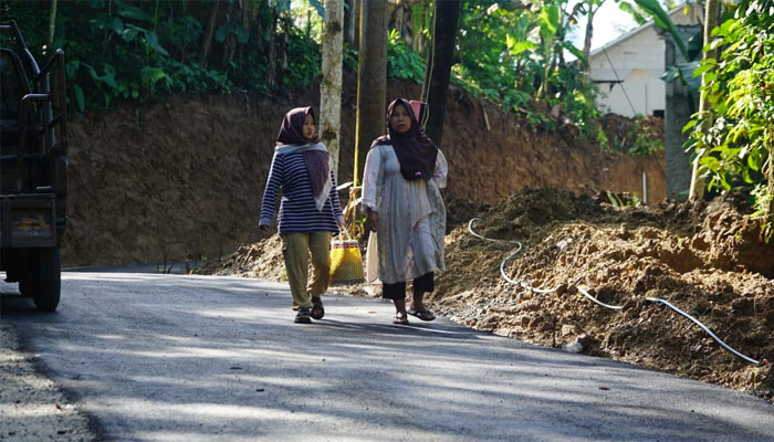 Halusnya Jalan Desa Mulai Dirasakan Warga Krangean