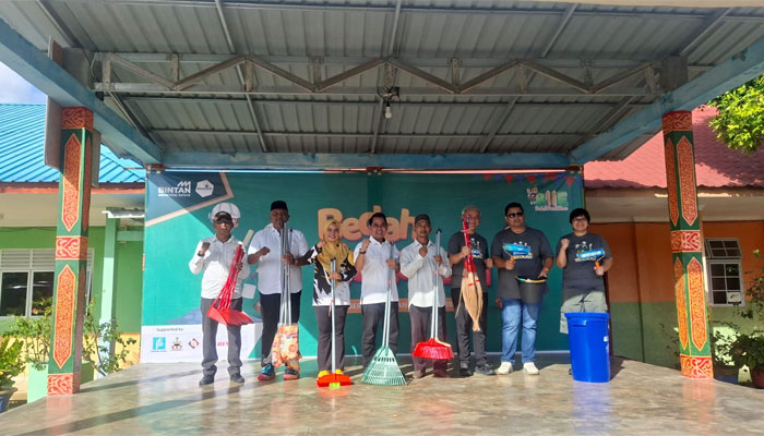 PT. Bintan Inti Industrial Estate (BIIE) menyalurkan bantuan Corporate Social Responsibility (CSR) yang ditujukan bagi SDN 006 Seri Kuala Lobam