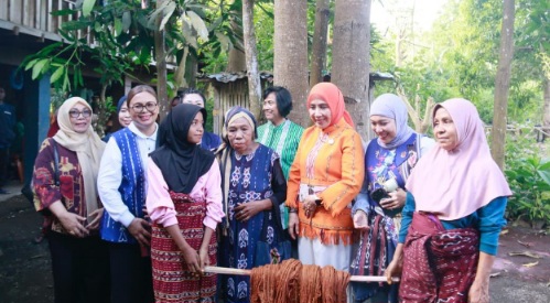 Kemendagri dan Dekranas Gelar Pelatihan Pewarna Alami di Alor 1 IMG 20260520 WA00181