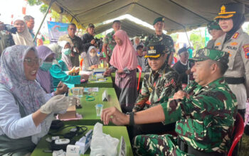 Irdam IV Diponegoro dan Bupati Purbalingga Ikut Cek Kesehatan Gratis Bersama Warga di Penutupan TMMD ke-128 6 Irdam IV Diponegoro, Brigjen TNI Denny Marantika bersama Bupati Purbalingga, Fahmi Muhammad Hanif Ikut Cek Kesehatan Gratis Bersama Warga di Penutupan TMMD ke-128