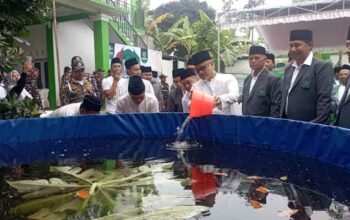 Hadiri Pelantikan MWC NU Wajak, KH Hamim Kholili Dorong Penguatan Sinergi dengan Pemkab Malang 4 Ketua PCNU Kabupaten Malang, Jawa Timur, KH Hamim Kholili meresmikan usaha usai pelantikan pengurus MWC NU Kecamatan Wajak periode 2025-2030