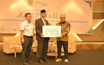 Gubernur Sumbar Launching Program ASN Peduli Perlindungan Jaminan Sosial Ketenagakerjaan bagi Pekerja Rentan 3 Gubernur Sumbar Launching Program ASN Peduli Perlindungan Jaminan Sosial Ketenagakerjaan bagi Pekerja Rentan