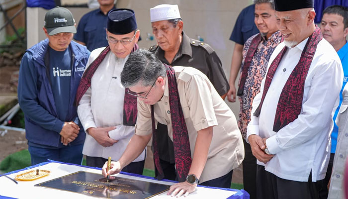 Menaker Resmikan Pemanfaatan Sumur Bor dan Fasilitas Wudhu Baru di Masjid Raya Balai Gadang Kota Padang